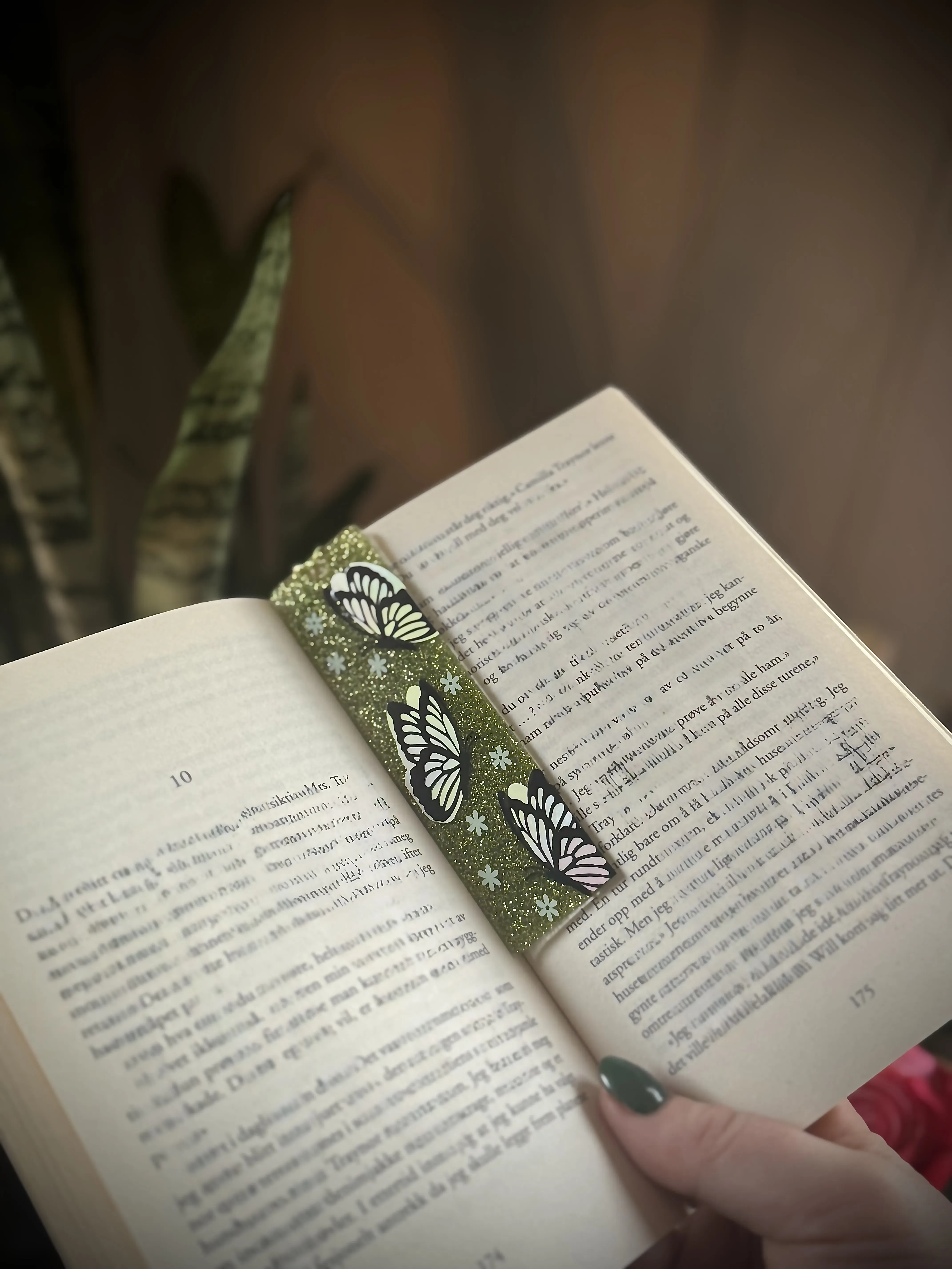 bok med bokmerke